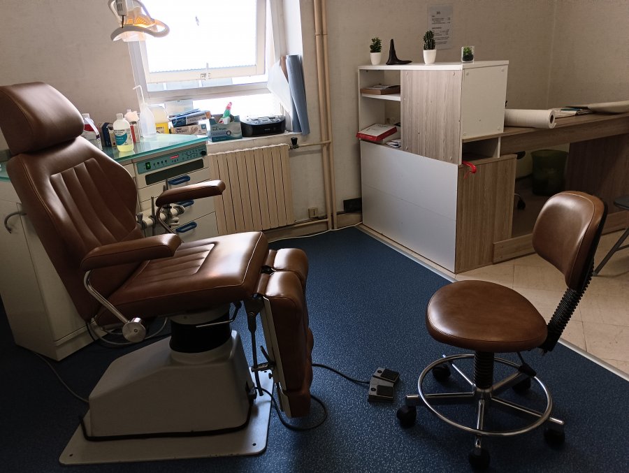 Vends fauteuil patient + chaise praticien+Meuble unit et divers ensemble ou séparément  offre Matériels